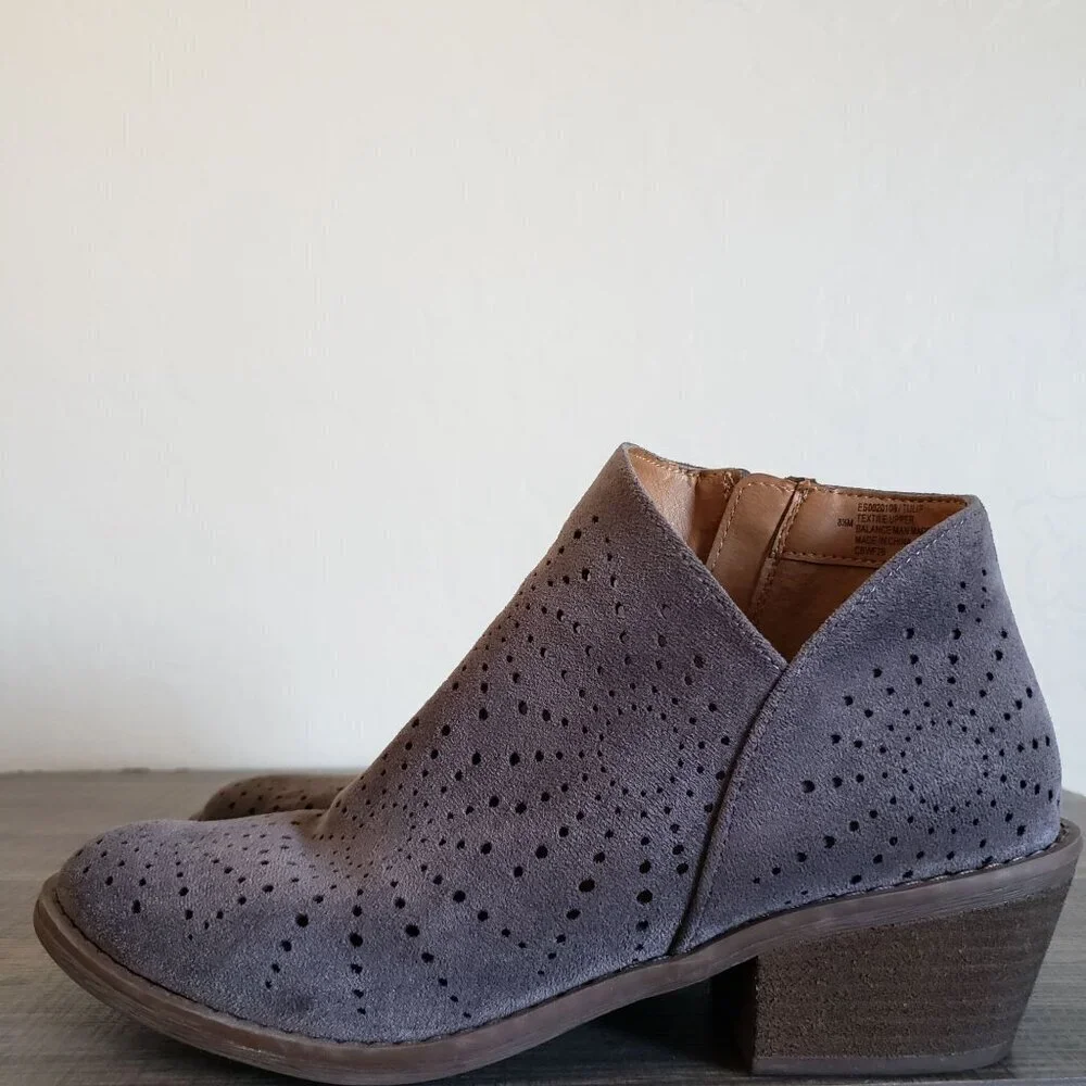 Sofft Tulip Perforated Faux Suede Ankle Bootie Boot Pietra Grey Size Women's 8.5